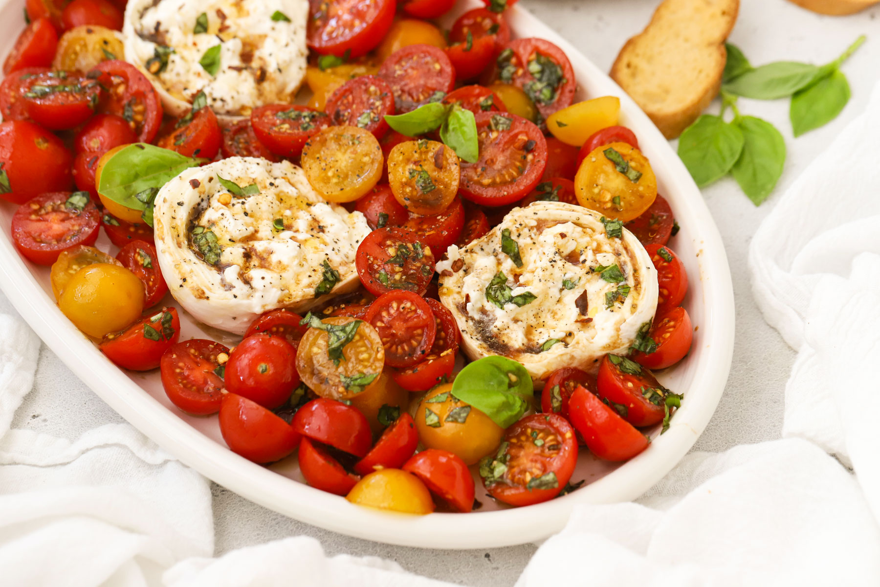 Easy Summer Burrata Salad: Fresh Appetizer with Balsamic Dressing